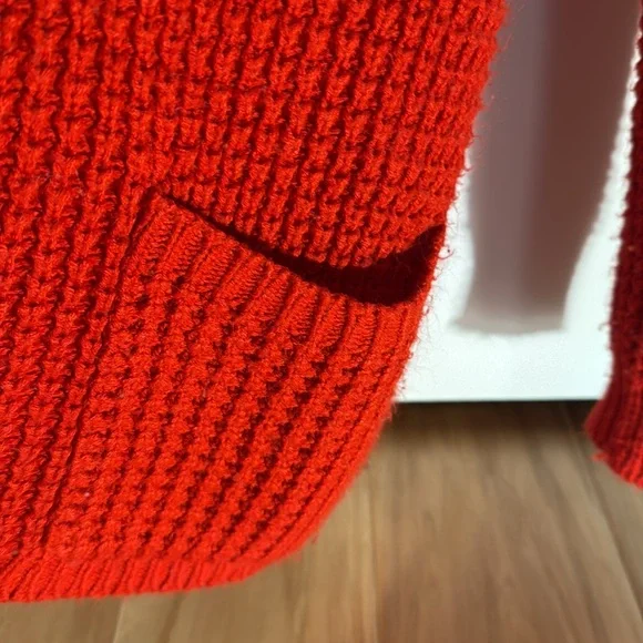 Merona Long Sleeve Sweater. Oversized. Large. Red - Picture 4 of 6